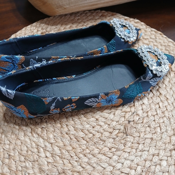 ASOS DESIGN Embellished Floral Pointed Toe Flats Artsy Business Casual Event - Picture 6 of 8